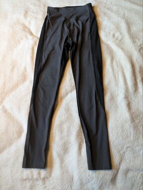 PINK Victoria's Secret Charcoal and Black Ultimate Featherweight Leggings
